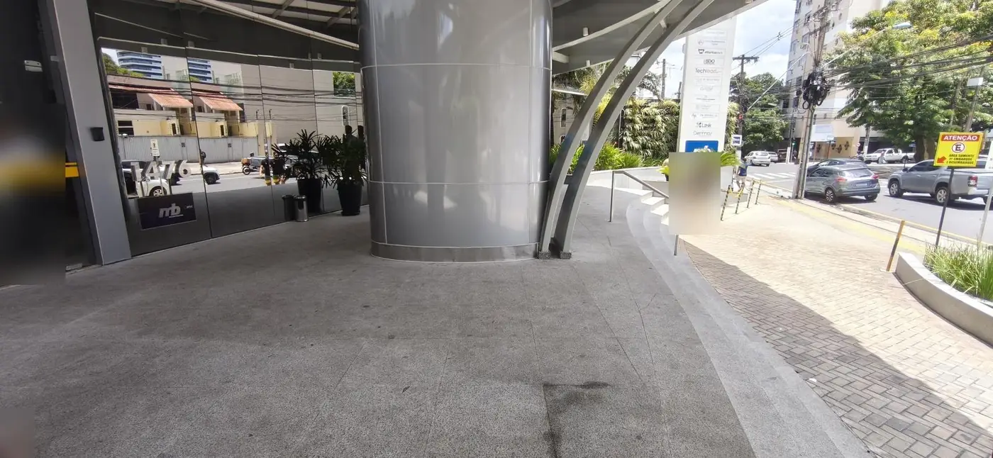 Piso de granito sob a cobertura como está hoje